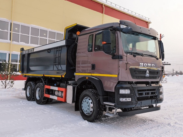 Самосвал Howo T5G 6x4 цвета кофе с молоком